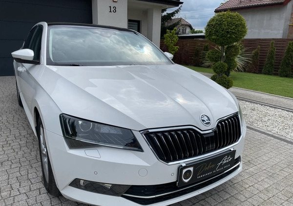 Skoda Superb cena 79900 przebieg: 153000, rok produkcji 2019 z Brzeszcze małe 781